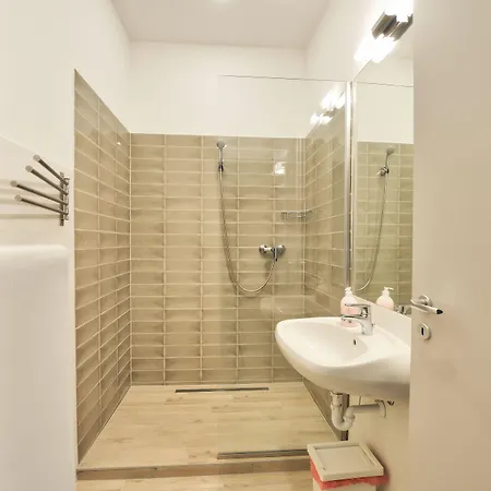 Oliver 2 דירה שיופוק